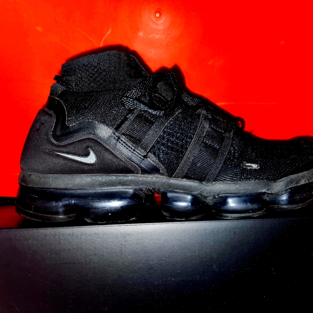 RARE  🔥 NIKE AIR VAPORMAX UTILITY TRIPLE BLACK AH6834-001 SI